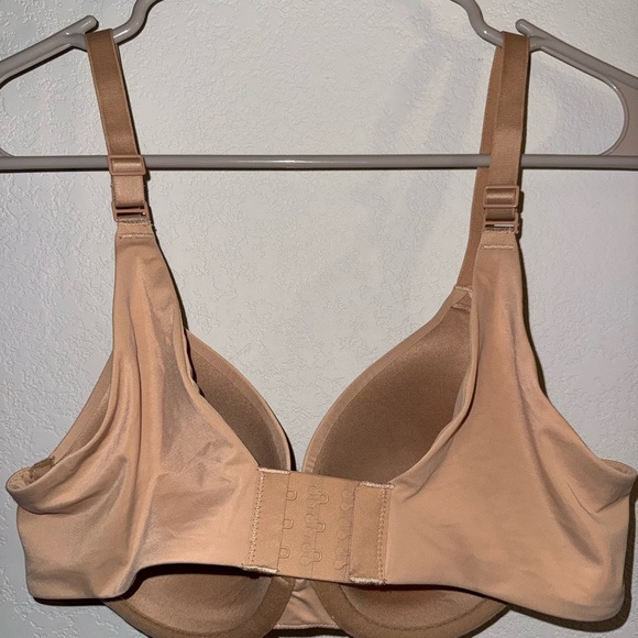 SKIMS Smoothing Full Coverage Bra - Picture 3 of 5